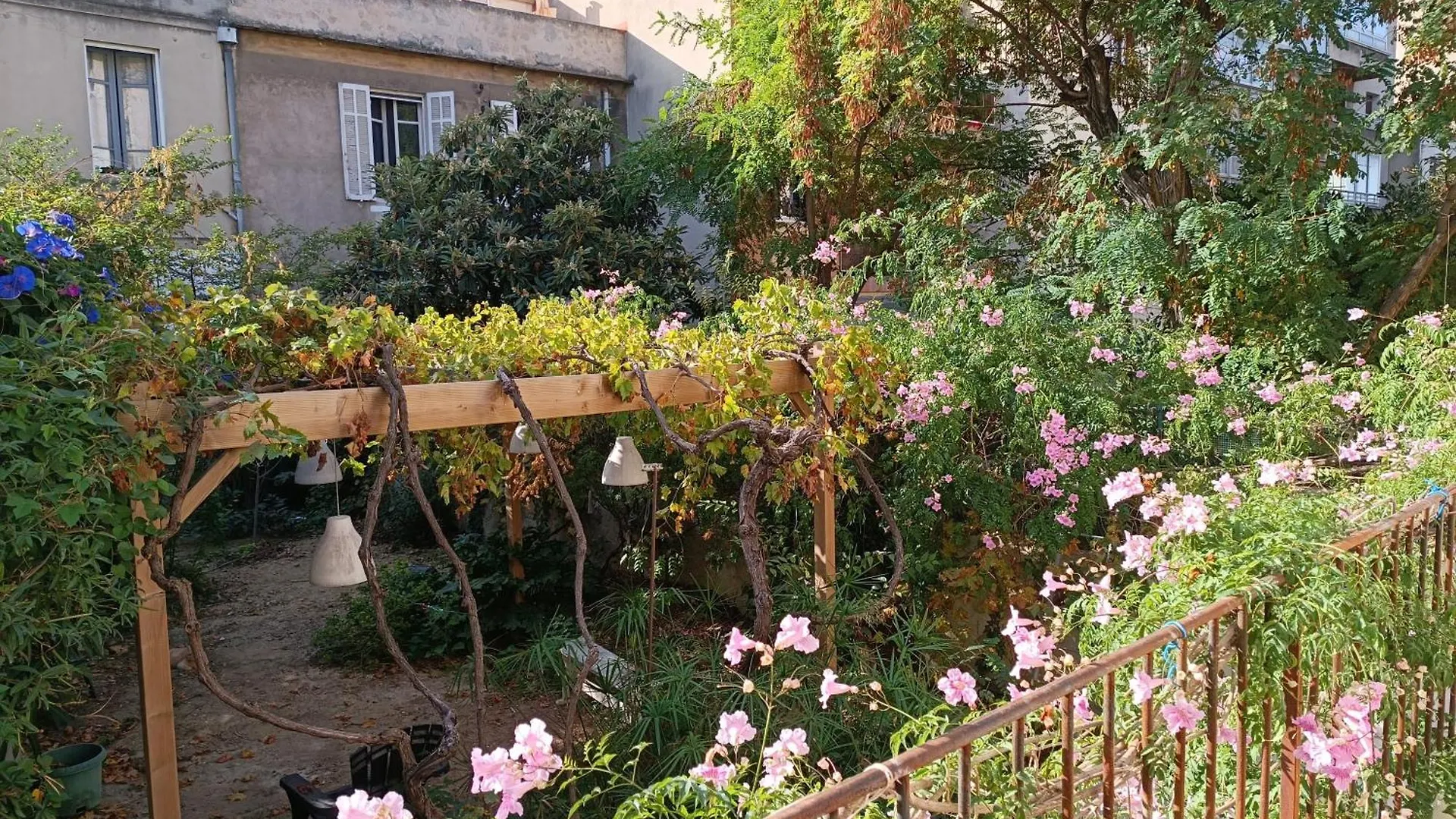 Chambre D'Hotes 2 Pers - Maison Avec Jardin Et Terrasse Pres De La Friche De La Belle De Mai Marseille 0*,  Francie